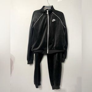 NWOT Women’s Nike Sportwear Velour Jacket size medium